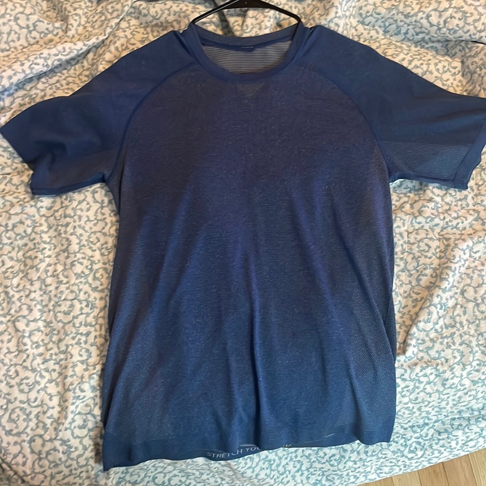 Lululemon t shirt